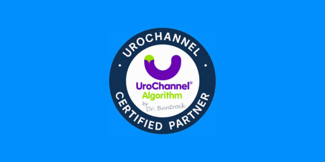 Urodock News Urochannel Partner Ein kreisförmiges Logo auf blauem Hintergrund zeigt den Text "UroChannel Algorithm by Dr. Buntrock", darunter steht "UroChannel Certified Partner". In der Mitte ist ein stilisiertes, violettes U mit grüner Spitze.